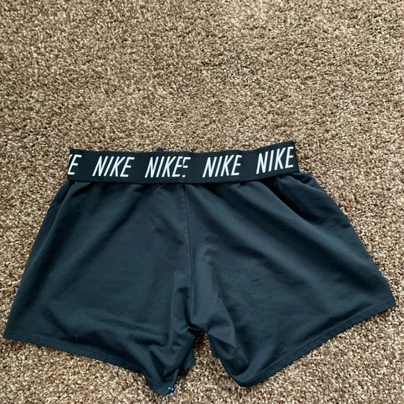 NIKE DRY FIT SHORTS WOMENS SIZE SMALL - Picture 3 of 4
